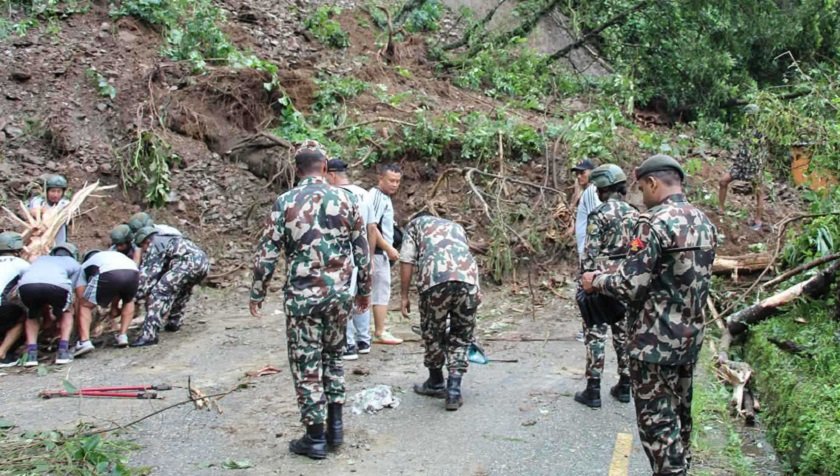 नेपाली सेनाको पहलमा अवरुद्ध भैंसे-पालुङ सडकखण्ड सञ्चालनमा (फोटोफिचर)