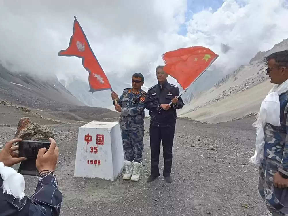 सशस्त्र र चिनियाँ प्रहरीको संयुक्त टोलीद्वारा सीमास्तम्भ निरीक्षण