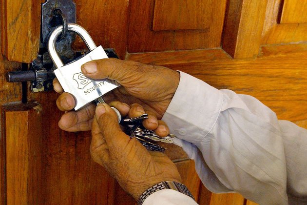 विद्यालय समायोजनलाई लिएर दुई दिनदेखि वडा कार्यालय तालाबन्दी