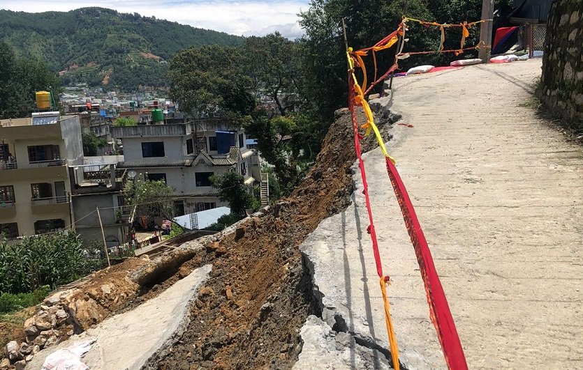 चन्द्रागिरिका तीन वडा पहिरो उच्च जोखिममा
