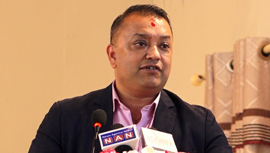 ओलीले हप्तामा एकपटक प्रधानमन्त्री छाड्छु भन्नुको कुनै अर्थ छैनः गगन थापा