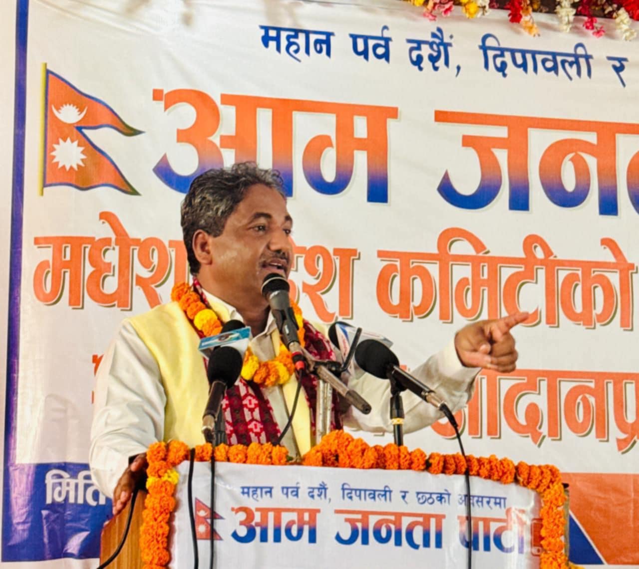 गुण्डुमा गुण्डाहरु भेला गर्नुको साटो ओलीले सार्वजनिक रुपमै माफी मागेर राजनीतिबाट सन्यास लिनुपर्छ : प्रभु शाह